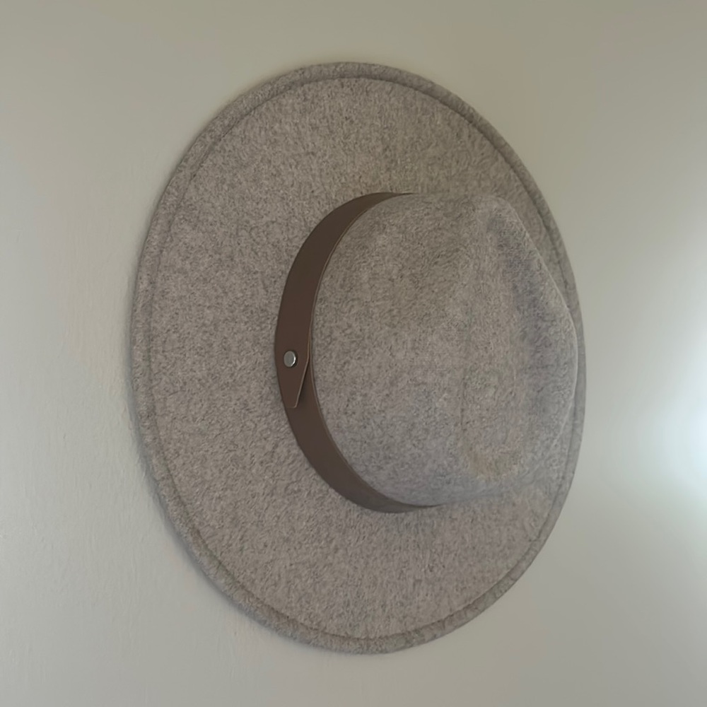 Beautiful hat. Never worn